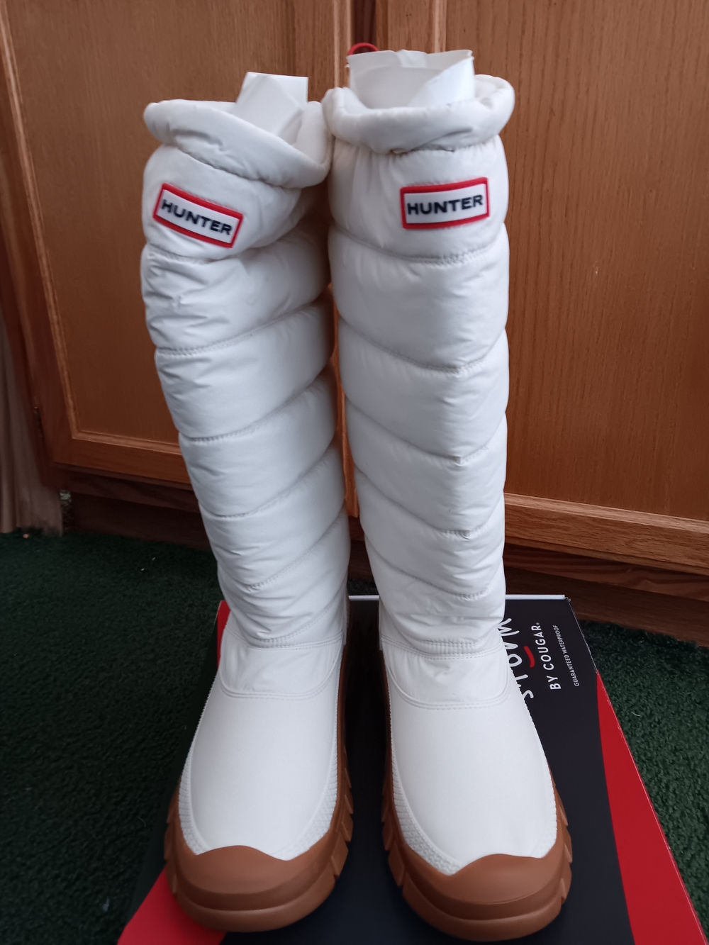Womens Hunter Snow Boots Knee High. Insulated Warmth. Size 9